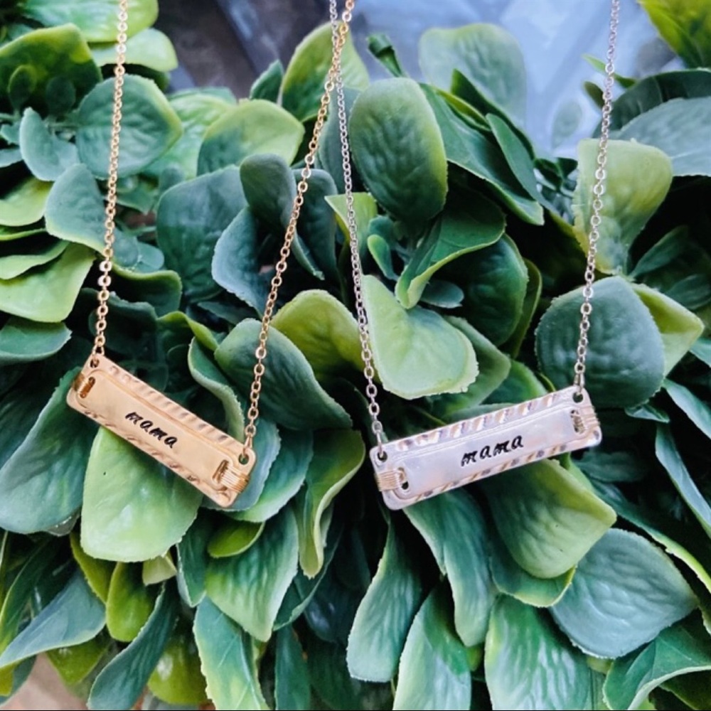 MAMA ENGRAVED NECKLACE